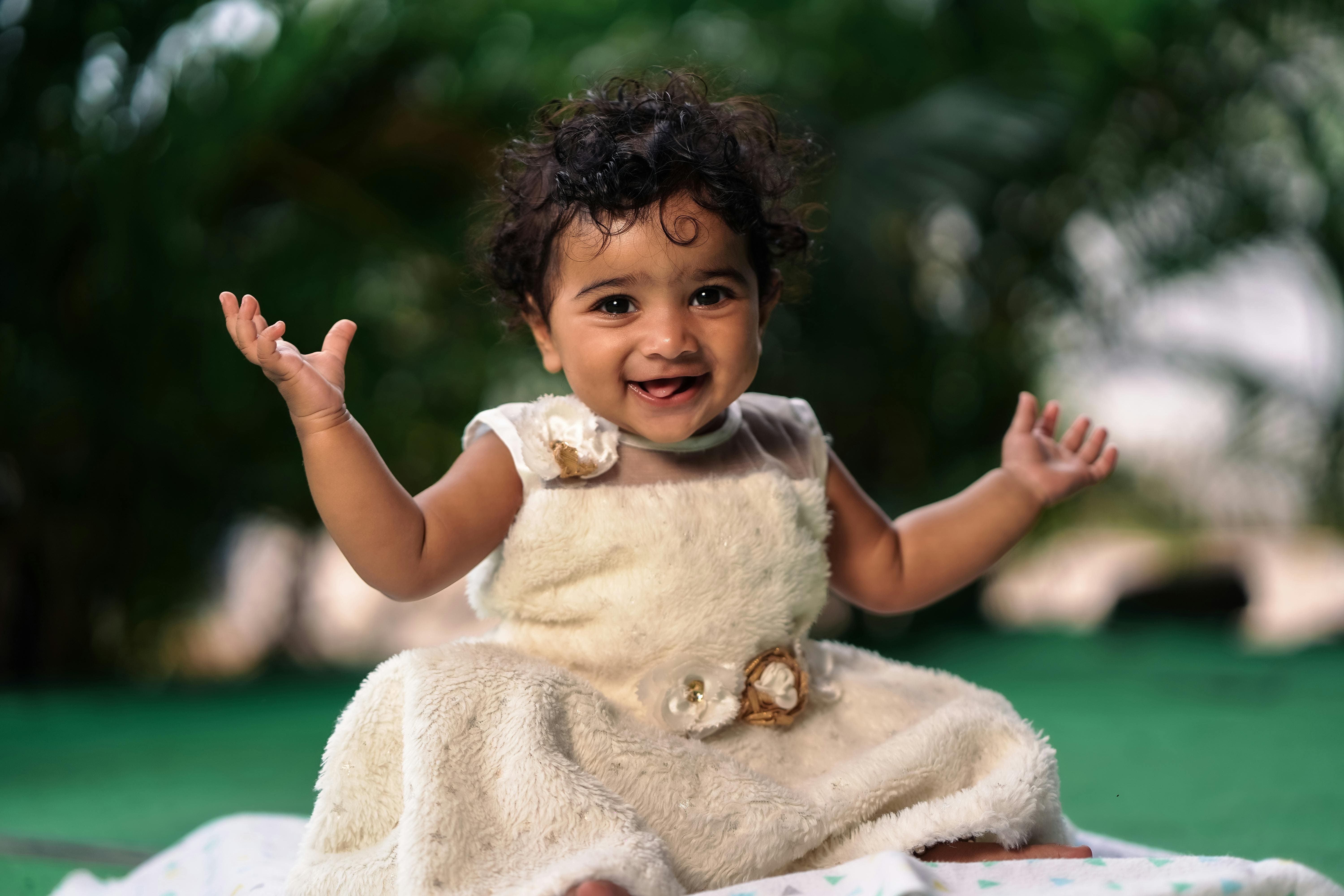 Babysitter with child in Pune